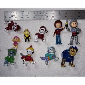 Assorted PAW PATROL miniatures Plus Other Guest Total 10 Min  avg 3"